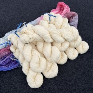 1kg of Sock yarn for dyeing Uncolored